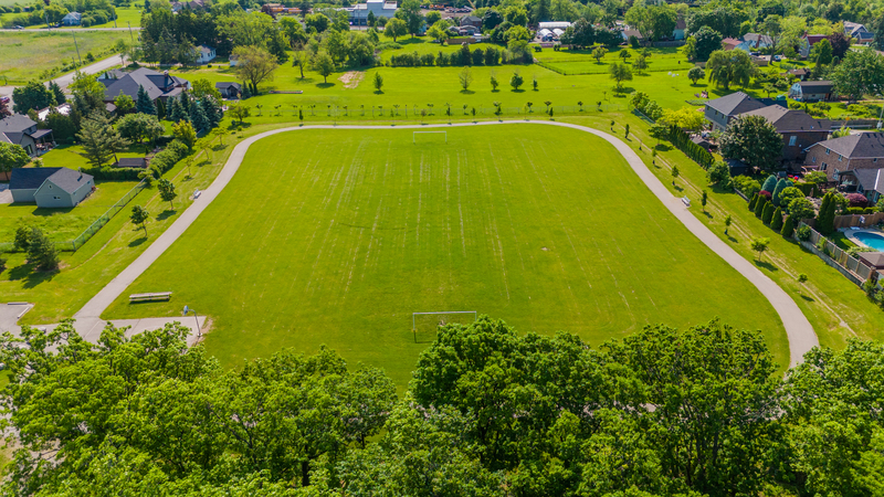 BEAUTIFULLY MAINTAINED BACKSPLIT IN WINONA!