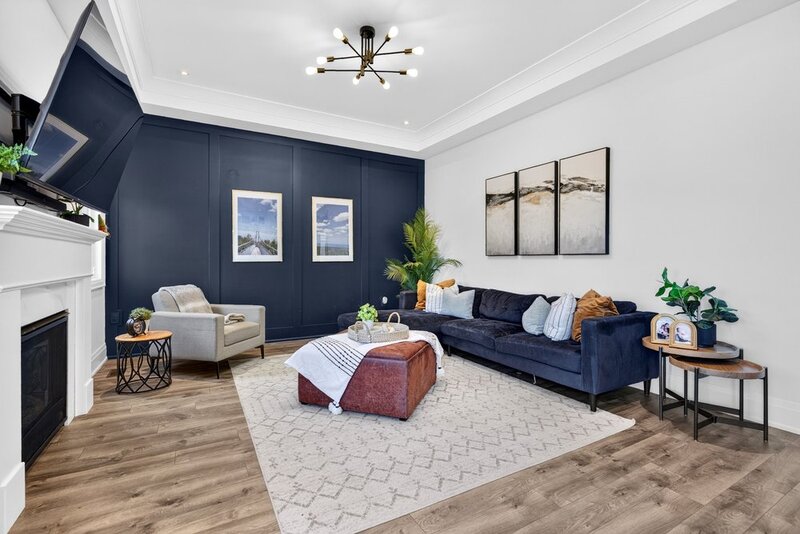 BEAUTIFUL WATERDOWN HOME BACKING ONTO GREENSPACE!