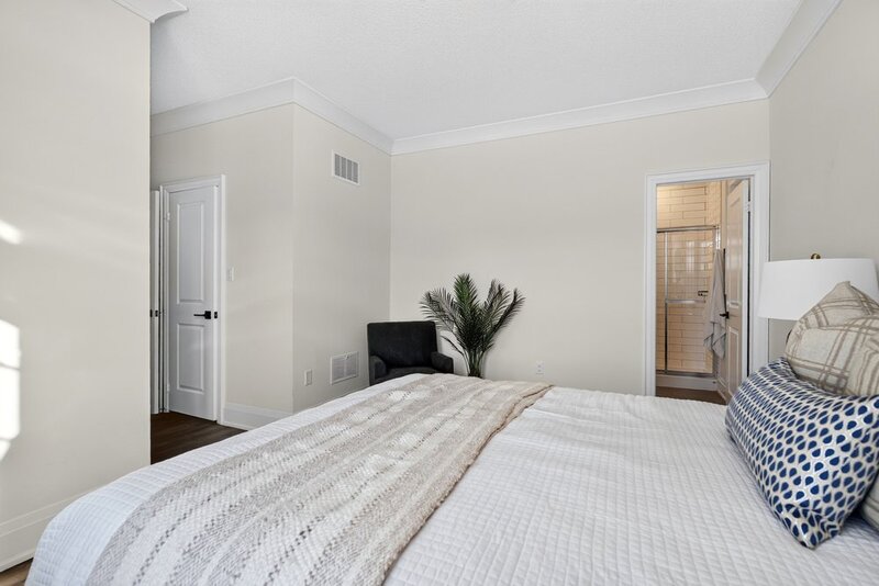 BEAUTIFUL WATERDOWN HOME BACKING ONTO GREENSPACE!