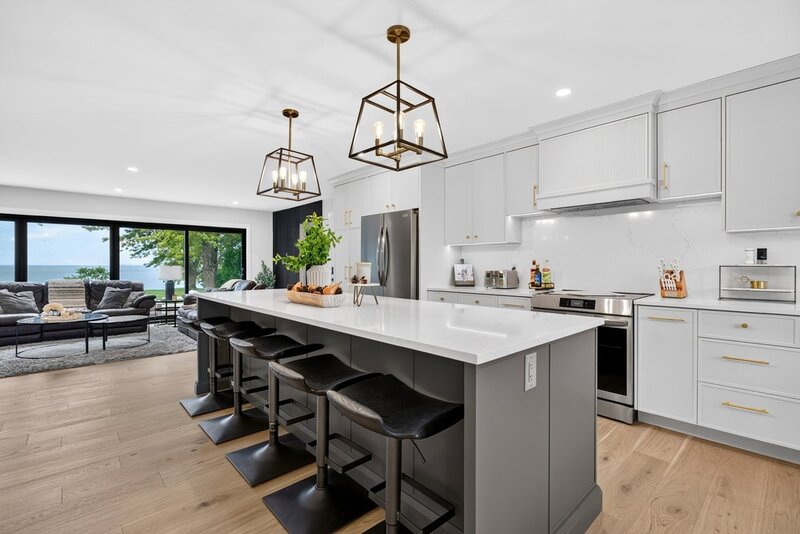 STUNNINGLY RENOVATED GRIMSBY WATERFRONT HOME!