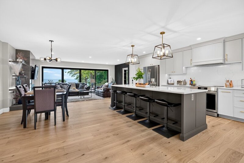 STUNNINGLY RENOVATED GRIMSBY WATERFRONT HOME!