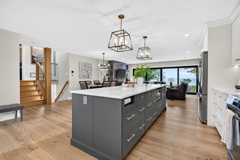 STUNNINGLY RENOVATED GRIMSBY WATERFRONT HOME!
