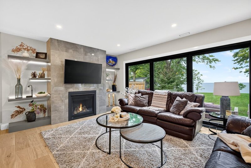 STUNNINGLY RENOVATED GRIMSBY WATERFRONT HOME!