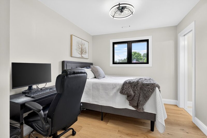 STUNNINGLY RENOVATED GRIMSBY WATERFRONT HOME!