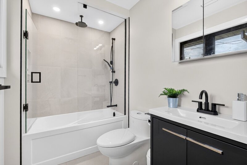 STUNNINGLY RENOVATED GRIMSBY WATERFRONT HOME!
