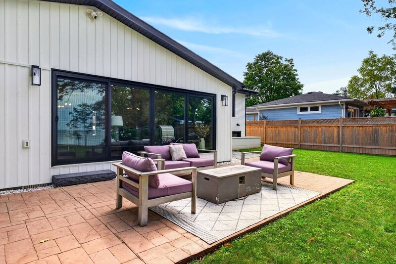 STUNNINGLY RENOVATED GRIMSBY WATERFRONT HOME!