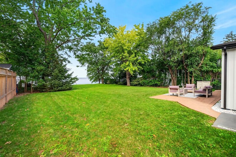 STUNNINGLY RENOVATED GRIMSBY WATERFRONT HOME!