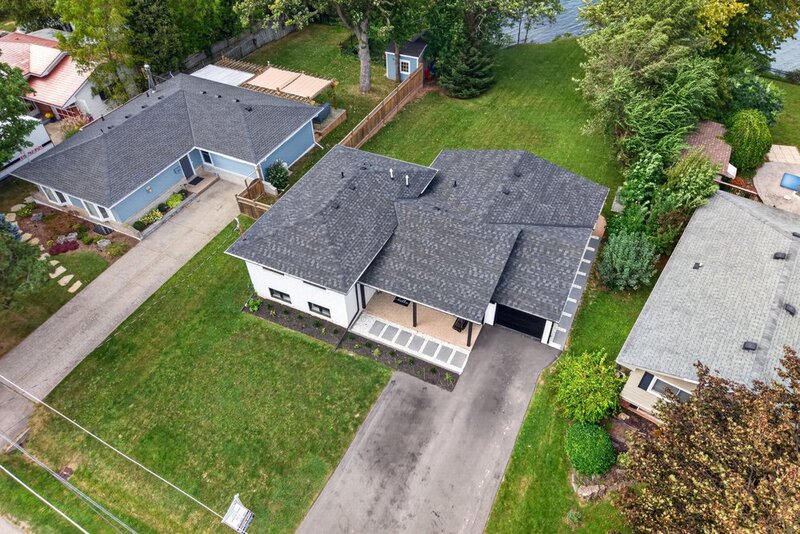 STUNNINGLY RENOVATED GRIMSBY WATERFRONT HOME!
