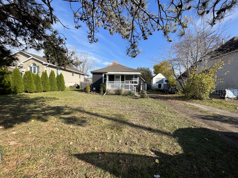 GREAT BUNGALOW WITH SPACIOUS YARD IN NIAGARA FALLS