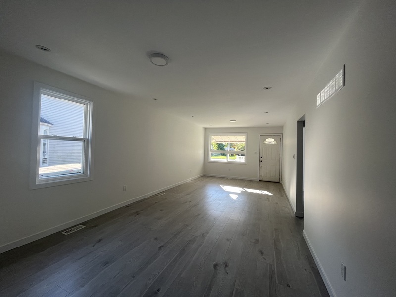 GREAT BUNGALOW WITH SPACIOUS YARD IN NIAGARA FALLS