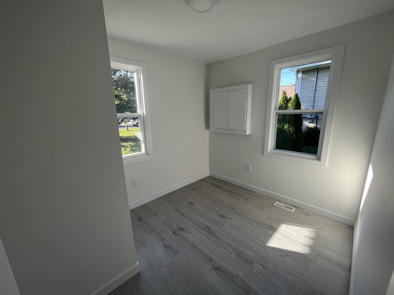 GREAT BUNGALOW WITH SPACIOUS YARD IN NIAGARA FALLS