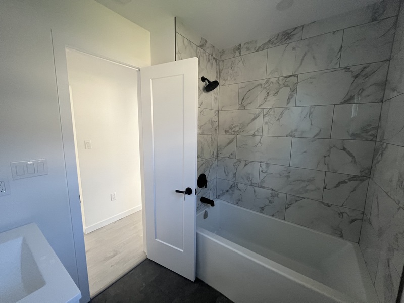 GREAT BUNGALOW WITH SPACIOUS YARD IN NIAGARA FALLS
