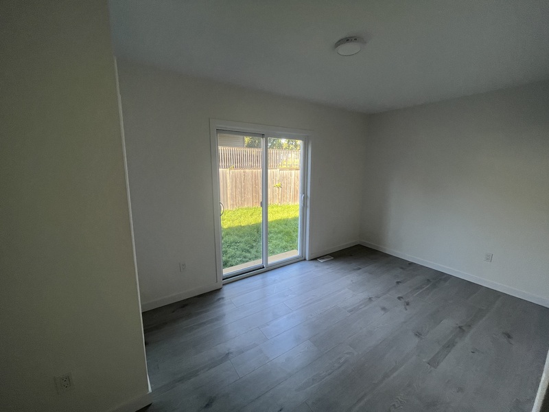 GREAT BUNGALOW WITH SPACIOUS YARD IN NIAGARA FALLS