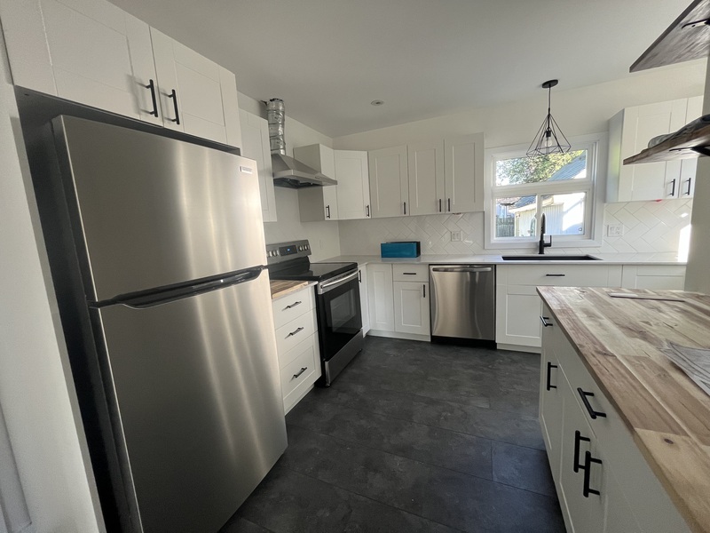 GREAT BUNGALOW WITH SPACIOUS YARD IN NIAGARA FALLS