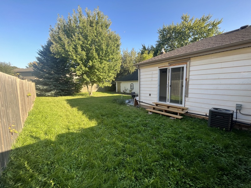 GREAT BUNGALOW WITH SPACIOUS YARD IN NIAGARA FALLS