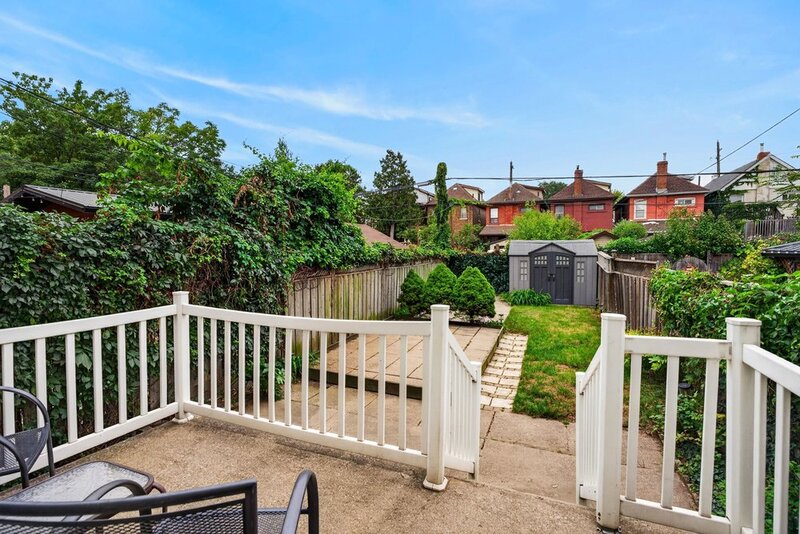 GREAT FAMILY HOME IN PRIME HAMILTON LOCATION!