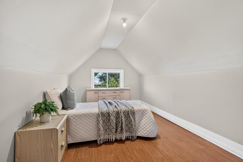 GREAT FAMILY HOME IN PRIME HAMILTON LOCATION!