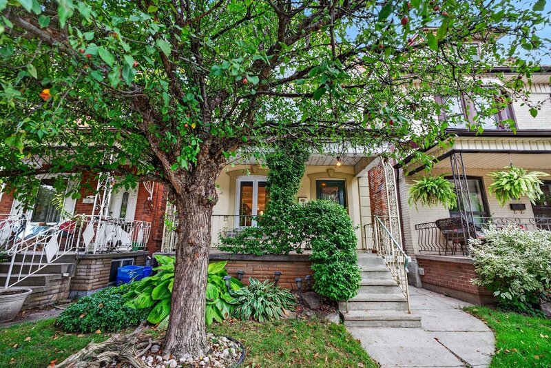 GREAT FAMILY HOME IN PRIME HAMILTON LOCATION!