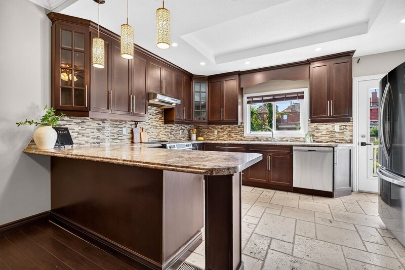 GREAT FAMILY HOME IN PRIME HAMILTON LOCATION!