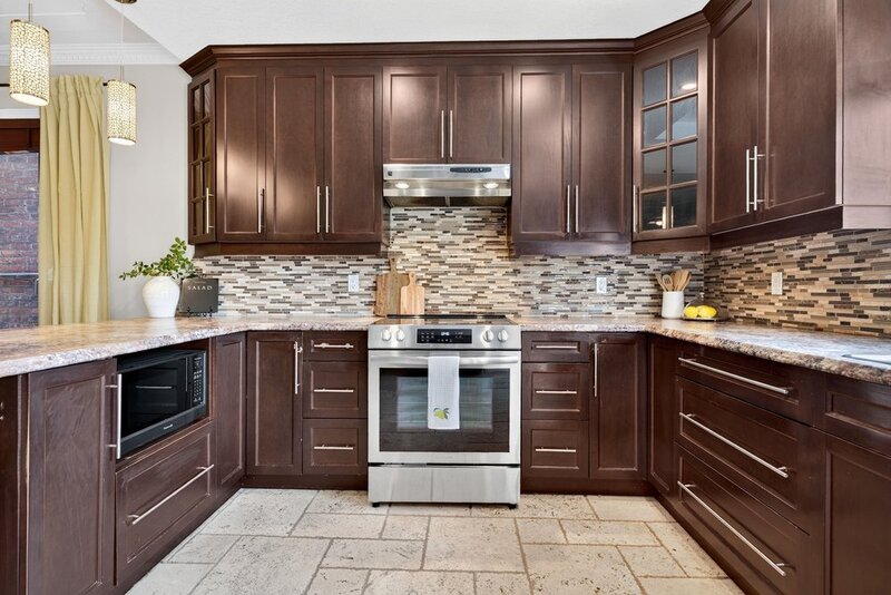 GREAT FAMILY HOME IN PRIME HAMILTON LOCATION!