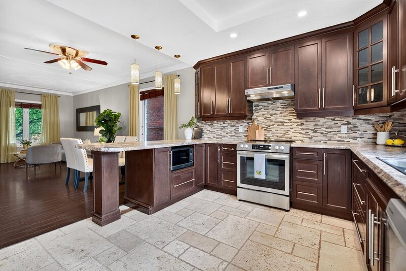 GREAT FAMILY HOME IN PRIME HAMILTON LOCATION!