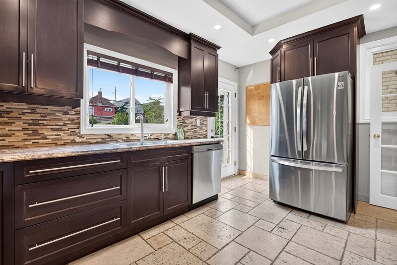 GREAT FAMILY HOME IN PRIME HAMILTON LOCATION!