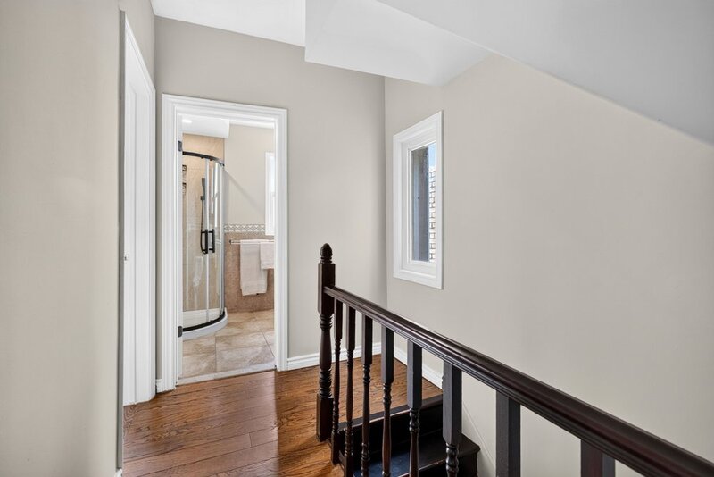 GREAT FAMILY HOME IN PRIME HAMILTON LOCATION!