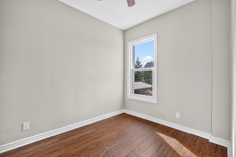 GREAT FAMILY HOME IN PRIME HAMILTON LOCATION!