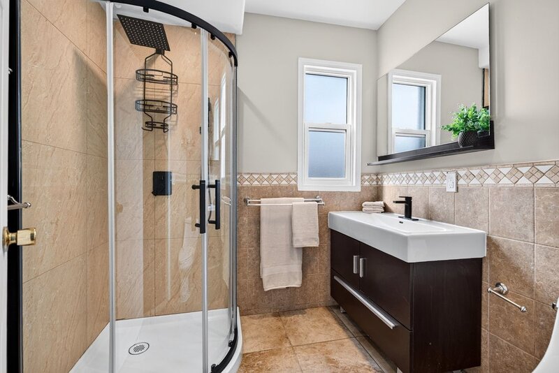 GREAT FAMILY HOME IN PRIME HAMILTON LOCATION!