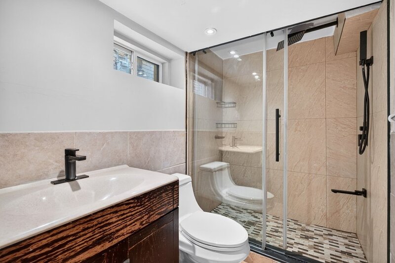 GREAT FAMILY HOME IN PRIME HAMILTON LOCATION!
