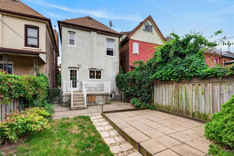 GREAT FAMILY HOME IN PRIME HAMILTON LOCATION!