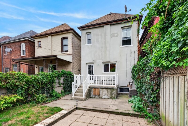 GREAT FAMILY HOME IN PRIME HAMILTON LOCATION!