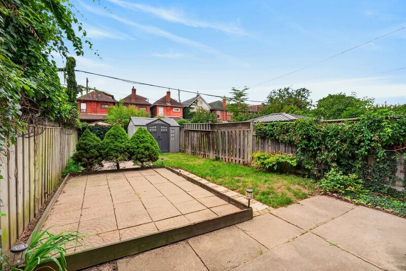 GREAT FAMILY HOME IN PRIME HAMILTON LOCATION!