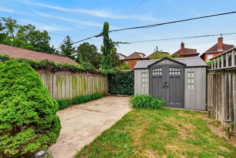 GREAT FAMILY HOME IN PRIME HAMILTON LOCATION!