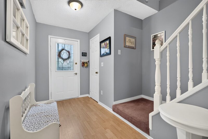SPACIOUS END-UNIT IN SOUGHT AFTER STONEY CREEK NEIGHBOURHOOD