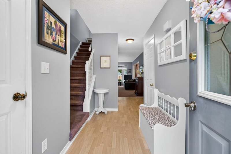SPACIOUS END-UNIT IN SOUGHT AFTER STONEY CREEK NEIGHBOURHOOD