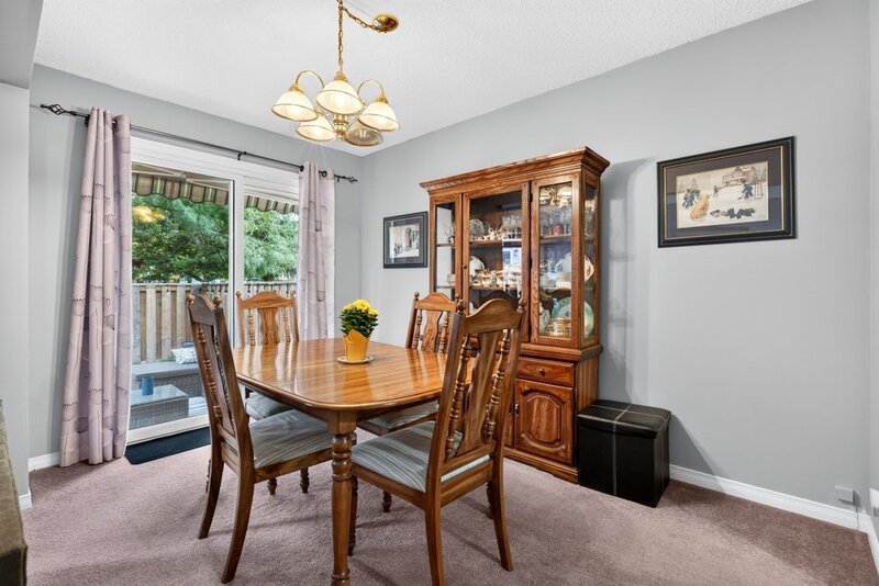 SPACIOUS END-UNIT IN SOUGHT AFTER STONEY CREEK NEIGHBOURHOOD