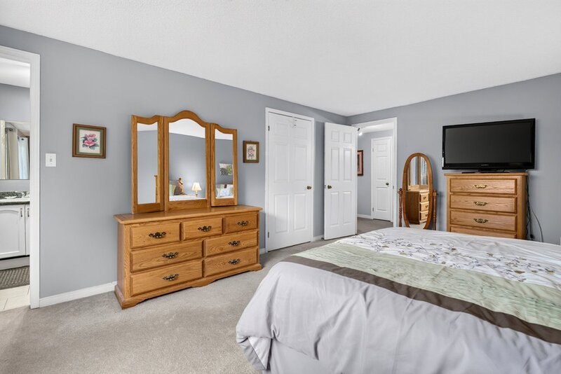 SPACIOUS END-UNIT IN SOUGHT AFTER STONEY CREEK NEIGHBOURHOOD