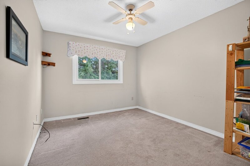 SPACIOUS END-UNIT IN SOUGHT AFTER STONEY CREEK NEIGHBOURHOOD