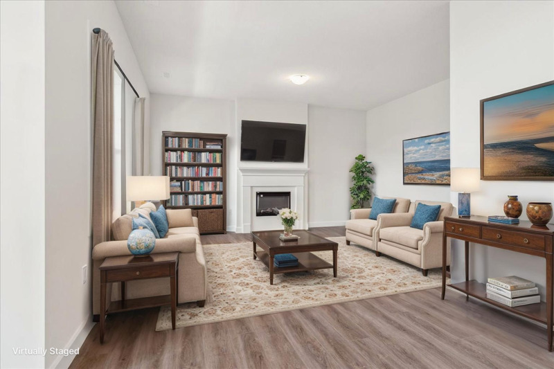 SUPER TOWNHOUSE UNIT FOR LEASE IN CRYSTAL BEACH!