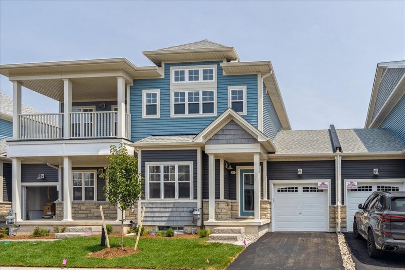 SUPER TOWNHOUSE UNIT FOR LEASE IN CRYSTAL BEACH!