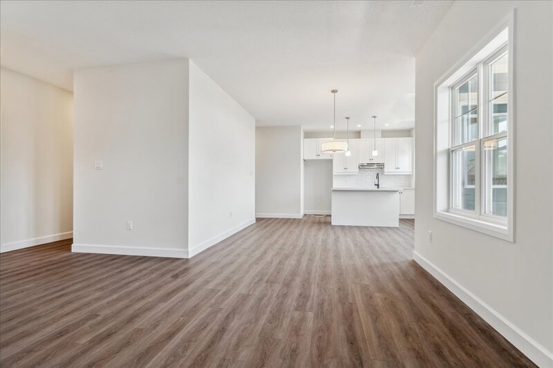 SUPER TOWNHOUSE UNIT FOR LEASE IN CRYSTAL BEACH!