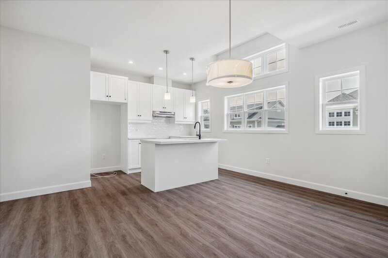 SUPER TOWNHOUSE UNIT FOR LEASE IN CRYSTAL BEACH!