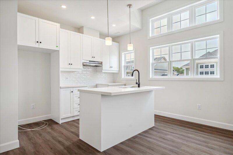 SUPER TOWNHOUSE UNIT FOR LEASE IN CRYSTAL BEACH!