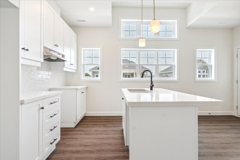 SUPER TOWNHOUSE UNIT FOR LEASE IN CRYSTAL BEACH!