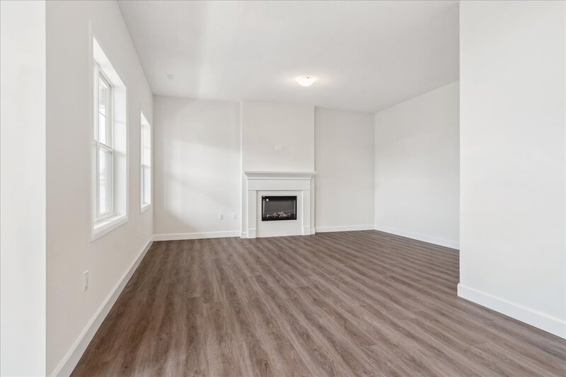 SUPER TOWNHOUSE UNIT FOR LEASE IN CRYSTAL BEACH!