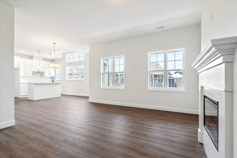 SUPER TOWNHOUSE UNIT FOR LEASE IN CRYSTAL BEACH!