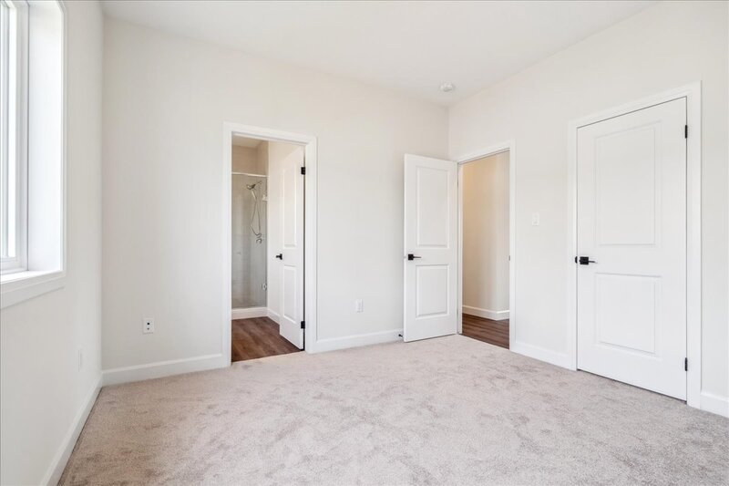 SUPER TOWNHOUSE UNIT FOR LEASE IN CRYSTAL BEACH!