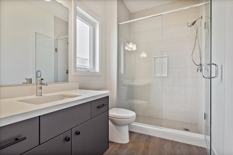 SUPER TOWNHOUSE UNIT FOR LEASE IN CRYSTAL BEACH!
