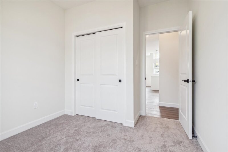 SUPER TOWNHOUSE UNIT FOR LEASE IN CRYSTAL BEACH!